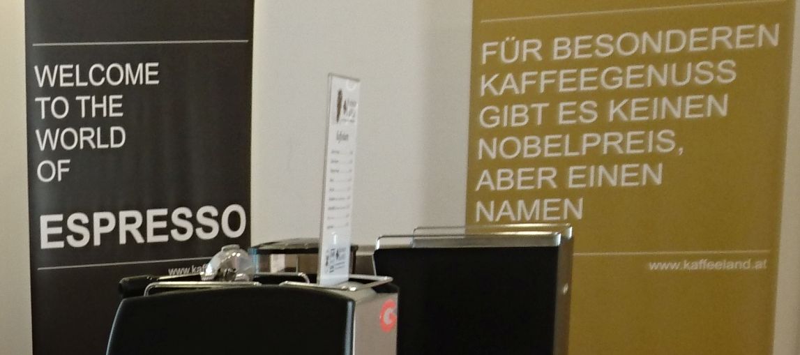 Kaffeemaschine vor Rollup