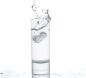 Preview: Eiswürfel aus der cilio Coffee Culture - Silikonform KAFFEEBOHNE in einem Wasserglas