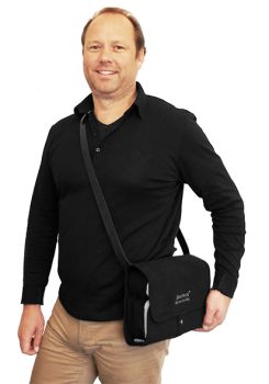 Mann mit Barista Tool Bag